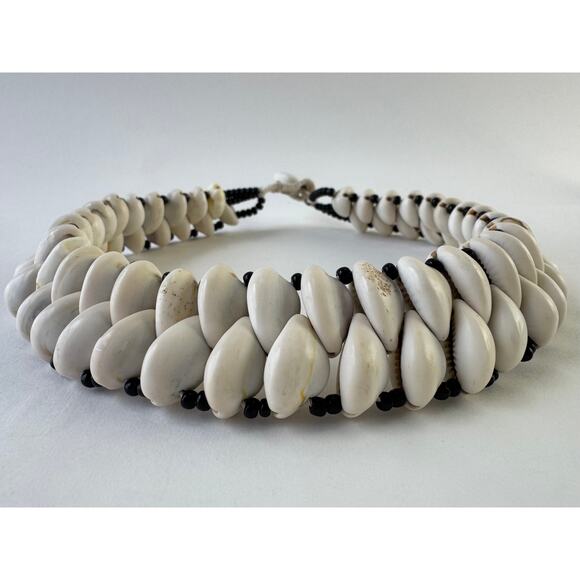 90's Cowrie Shell Collar 18" Beachy Statement Layered Shell Bib Necklace - Picture 2 of 9